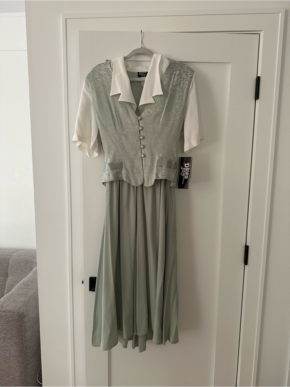 Vintage-Inspired Sage Midi Dress with Collar and Buttoned Bodice